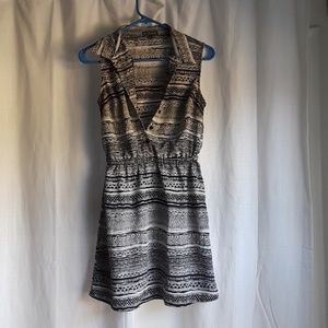 Collared Sleeveless Black and White Print Dress
